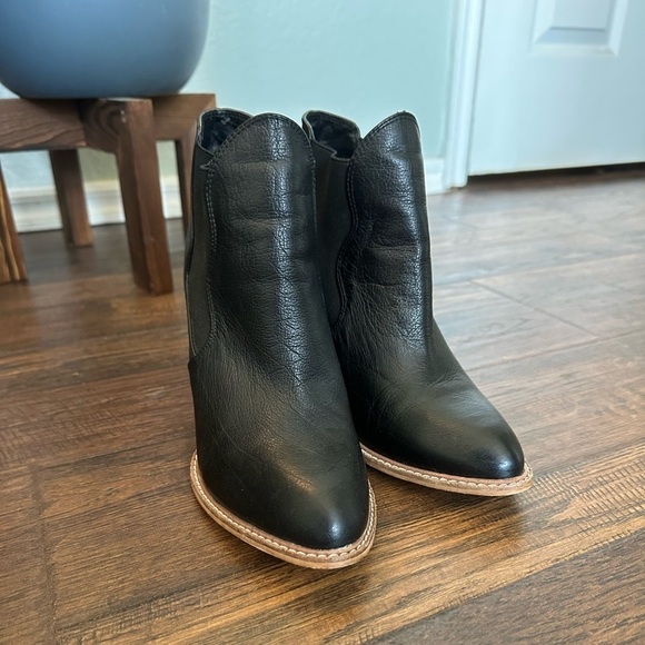 Chinese Laundry | Zealous Bootie - Picture 2 of 6